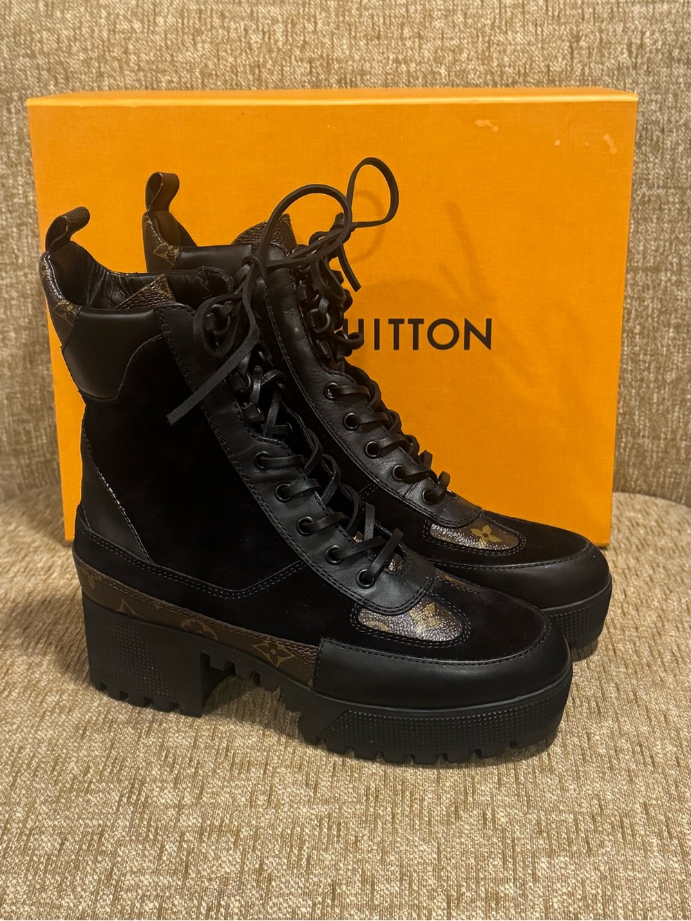 ❤️ LV Louis Vuitton Laureate Desert Boots Monogram Suede Leather Size 38 ❤️